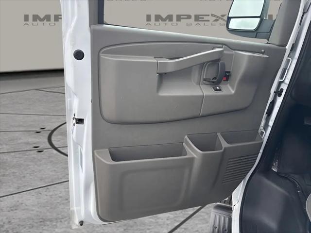 2025 Chevrolet Express Passenger RWD 3500 Extended Wheelbase LT
