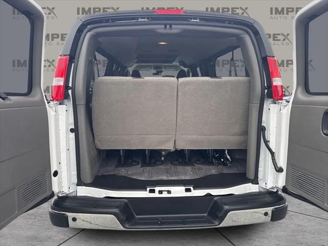 2025 Chevrolet Express Passenger RWD 3500 Extended Wheelbase LT