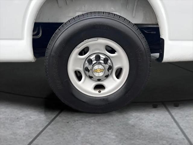 2025 Chevrolet Express Passenger RWD 3500 Extended Wheelbase LT