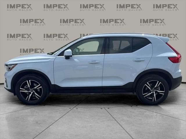 2025 Volvo XC40 B5 Core Bright Theme