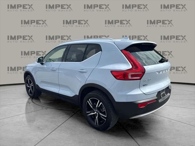 2025 Volvo XC40 B5 Core Bright Theme