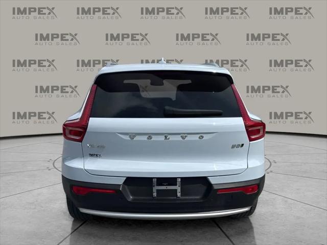 2025 Volvo XC40 B5 Core Bright Theme