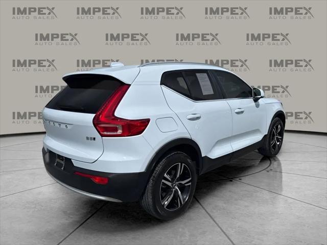 2025 Volvo XC40 B5 Core Bright Theme