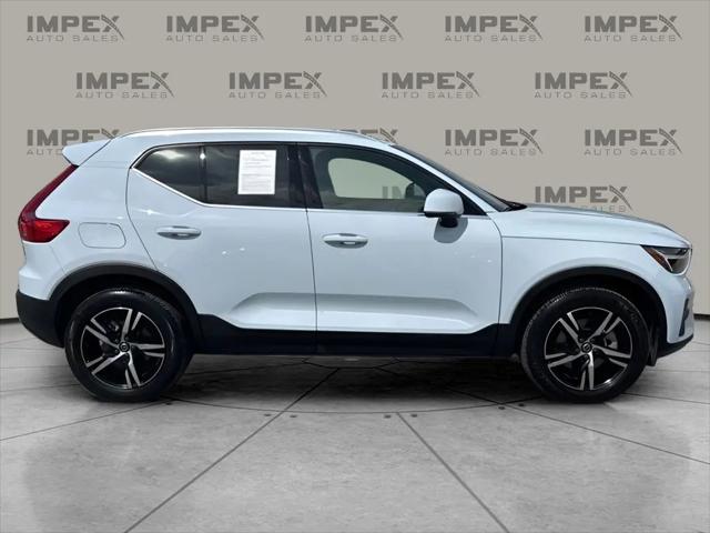 2025 Volvo XC40 B5 Core Bright Theme