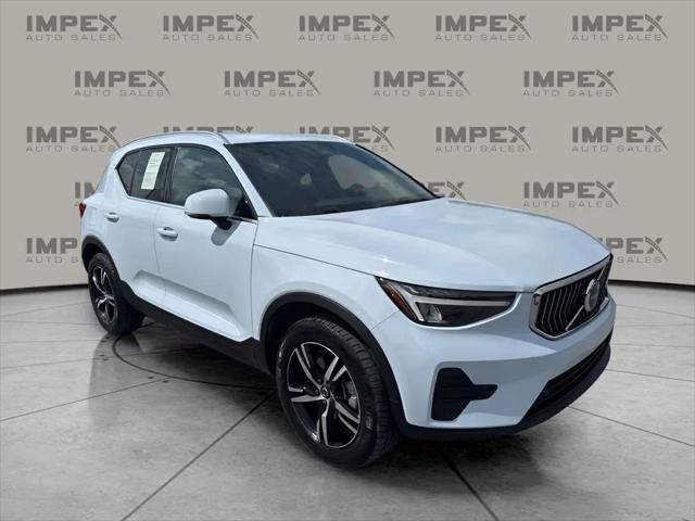 2025 Volvo XC40 B5 Core Bright Theme