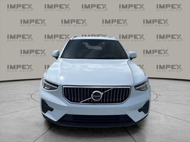 2025 Volvo XC40 B5 Core Bright Theme