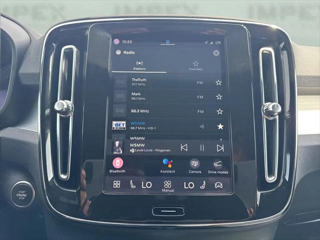 2025 Volvo XC40 B5 Core Bright Theme