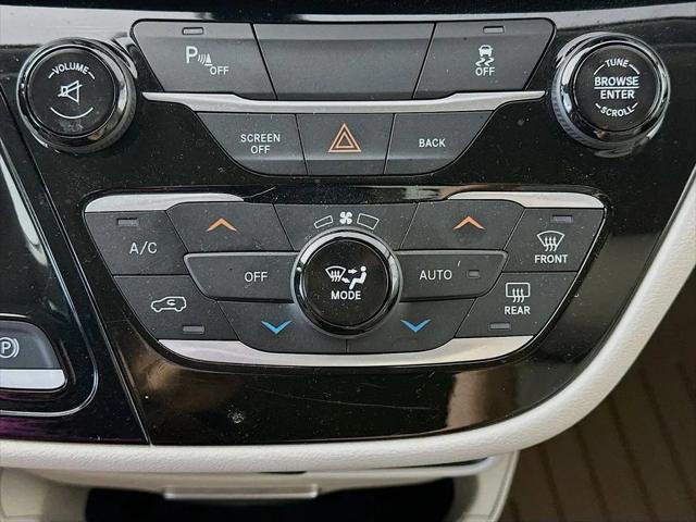 2017 Chrysler Pacifica Touring-L