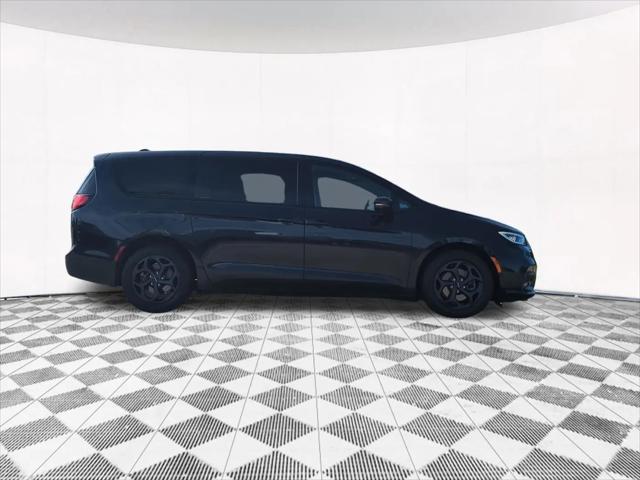 2022 Chrysler Pacifica Hybrid Touring L