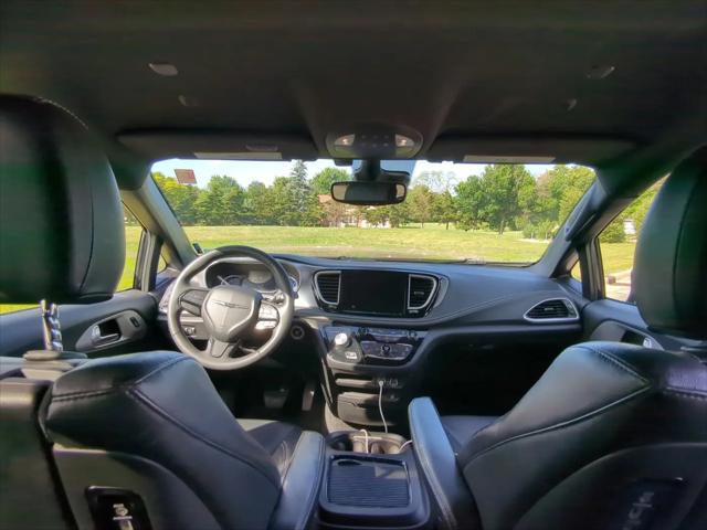 2022 Chrysler Pacifica Hybrid Touring L