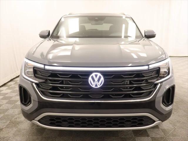 2026 Volkswagen Atlas Cross Sport SE with Technology