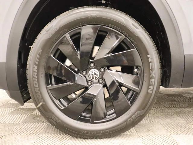 2026 Volkswagen Atlas Cross Sport SE with Technology