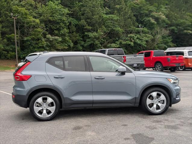 2021 Volvo XC40 T5 Momentum