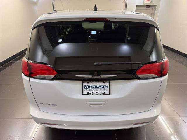 2024 Chrysler Voyager LX