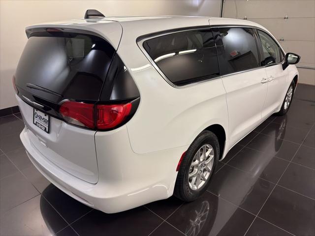 2024 Chrysler Voyager LX