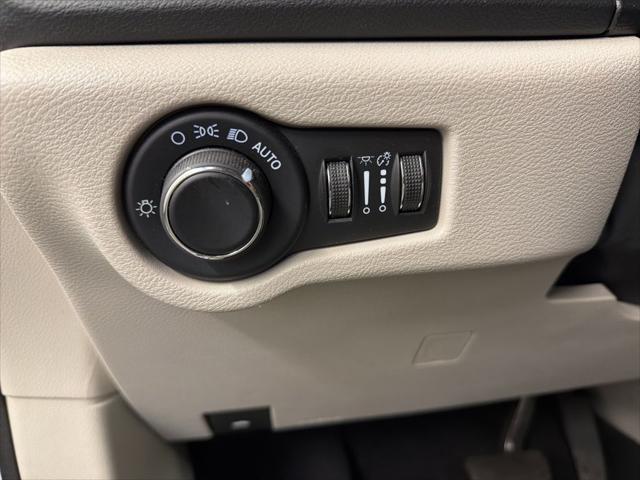 2024 Chrysler Voyager LX
