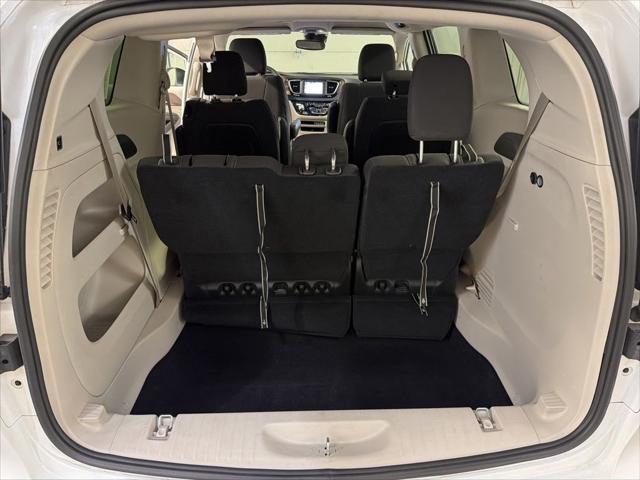 2024 Chrysler Voyager LX