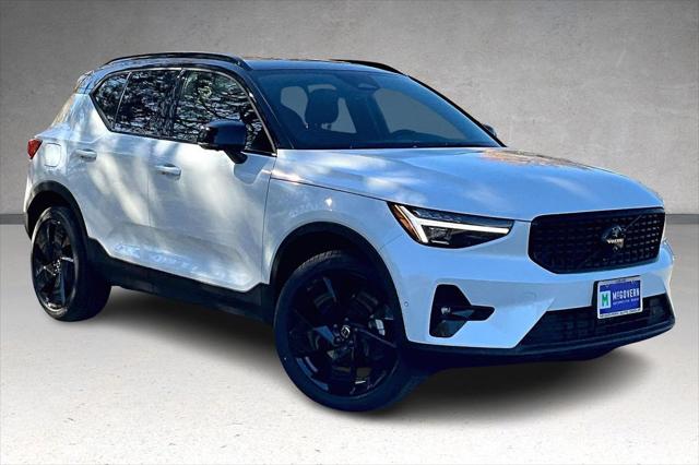 2026 Volvo XC40 Black Edition Ultra, B5 AWD Gas (mild hybrid)