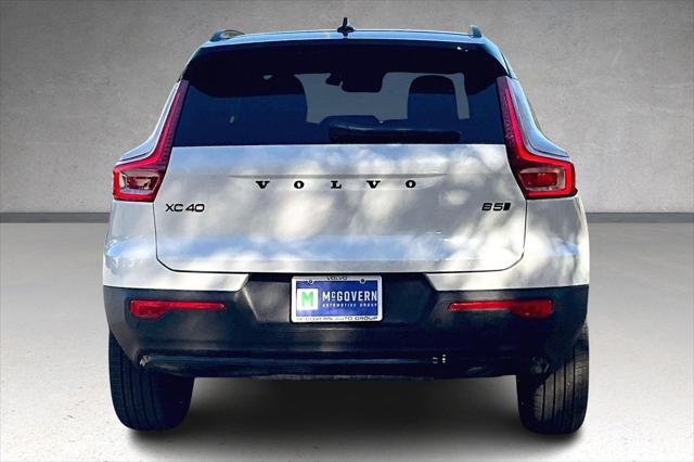 2026 Volvo XC40 Black Edition Ultra, B5 AWD Gas (mild hybrid)
