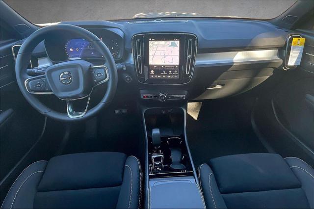 2026 Volvo XC40 Black Edition Ultra, B5 AWD Gas (mild hybrid)