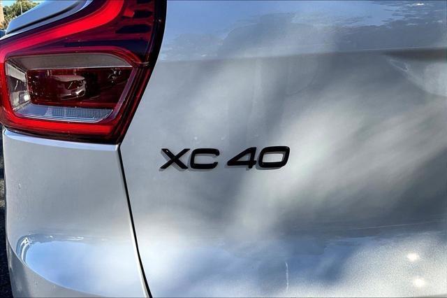2026 Volvo XC40 Black Edition Ultra, B5 AWD Gas (mild hybrid)