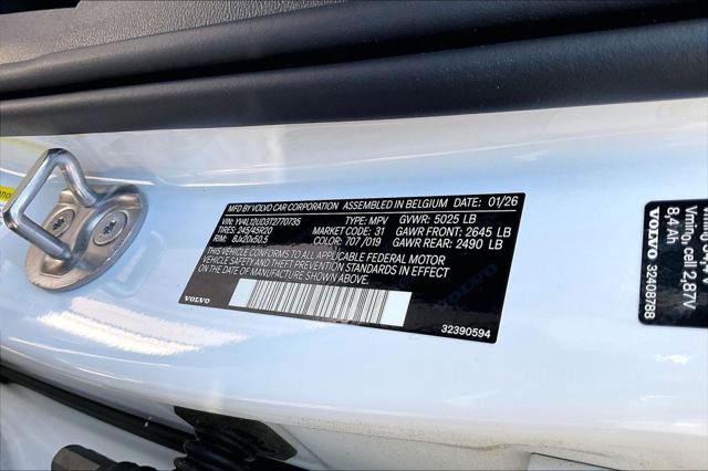 2026 Volvo XC40 Black Edition Ultra, B5 AWD Gas (mild hybrid)
