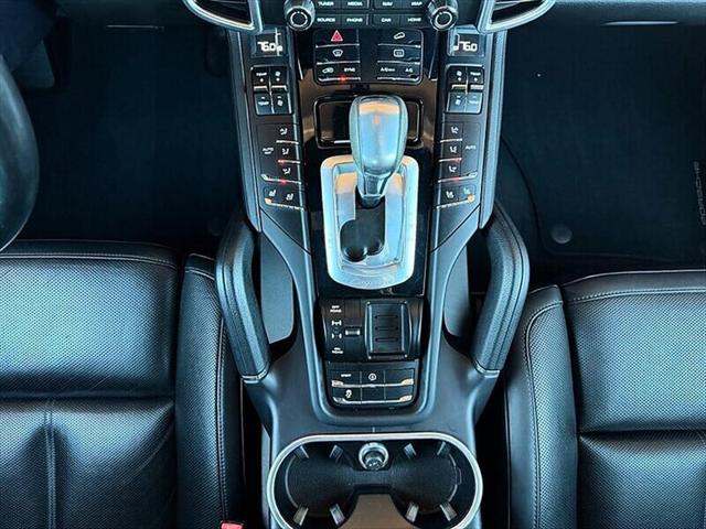 2018 Porsche Cayenne Platinum Edition