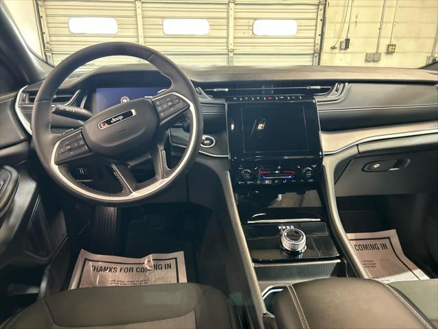 2025 Jeep Grand Cherokee Laredo 4x4