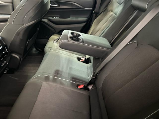 2025 Jeep Grand Cherokee Laredo 4x4