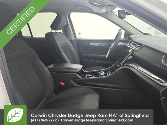 2023 Jeep Grand Cherokee Laredo 4x4