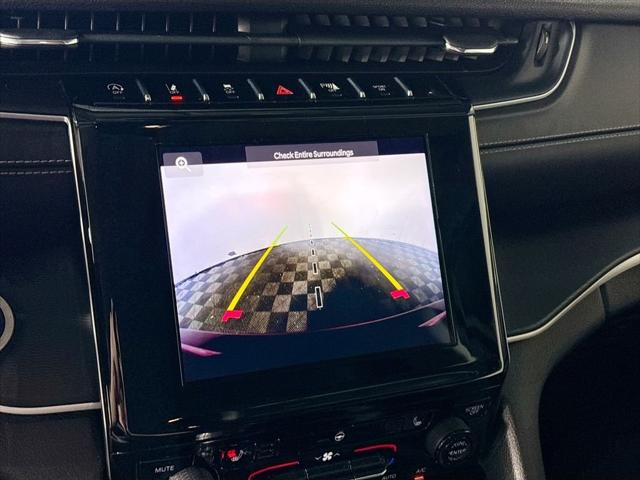 2023 Jeep Grand Cherokee Laredo 4x4