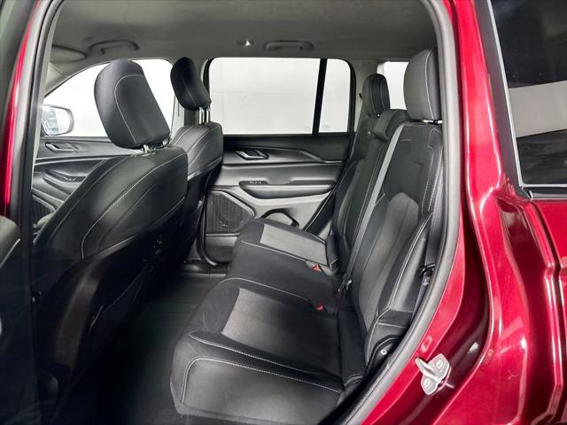 2023 Jeep Grand Cherokee Laredo 4x4