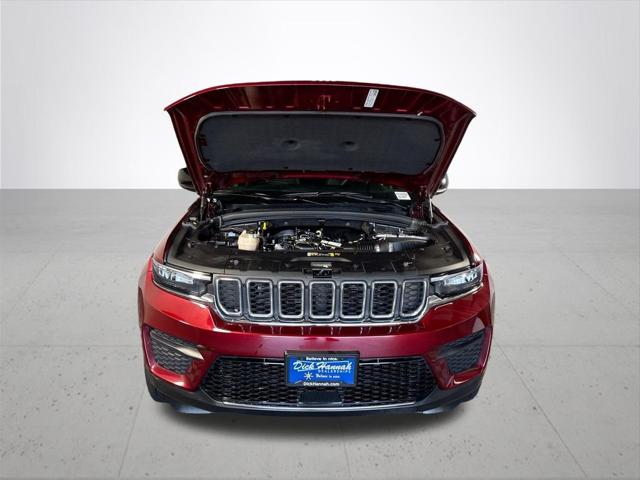 2023 Jeep Grand Cherokee Laredo 4x4