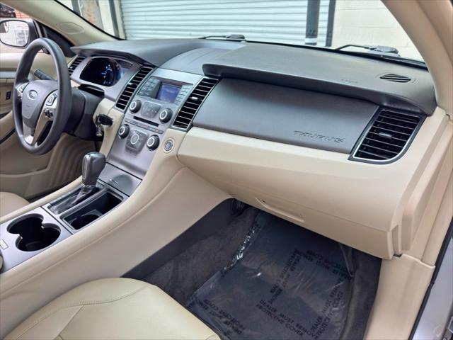 2015 Ford Taurus SE