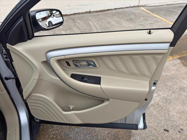 2015 Ford Taurus SE