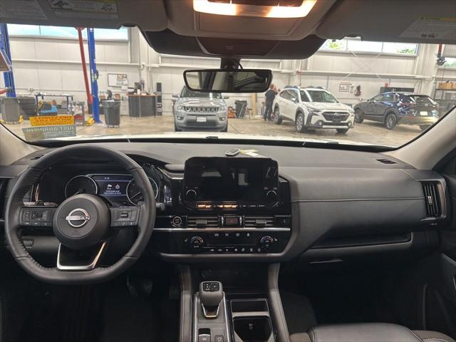 2024 Nissan Pathfinder SL 4WD