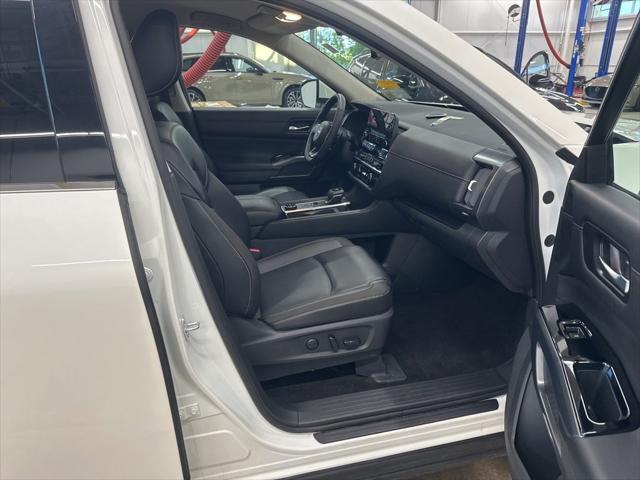 2024 Nissan Pathfinder SL 4WD