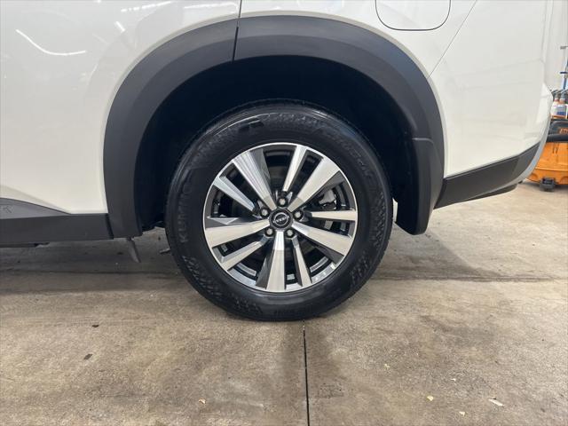 2024 Nissan Pathfinder SL 4WD
