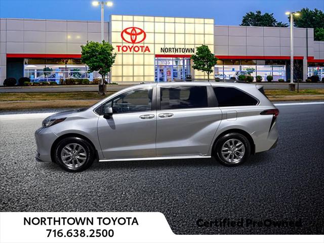 2022 Toyota Sienna LE