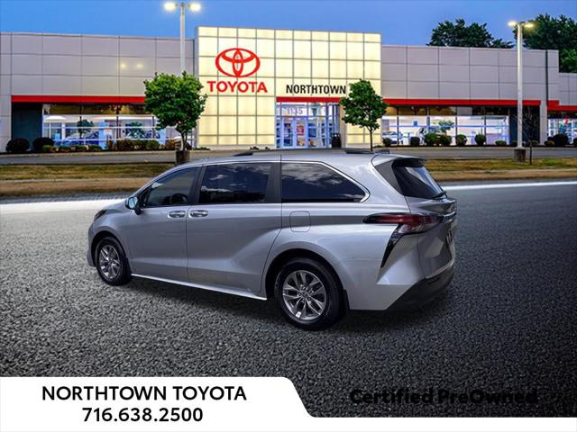 2022 Toyota Sienna LE
