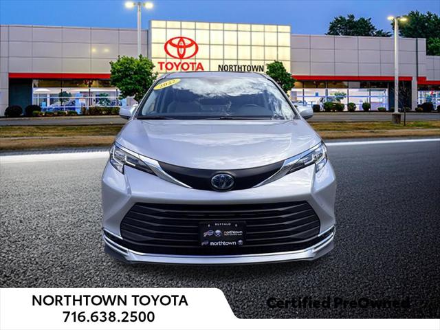 2022 Toyota Sienna LE