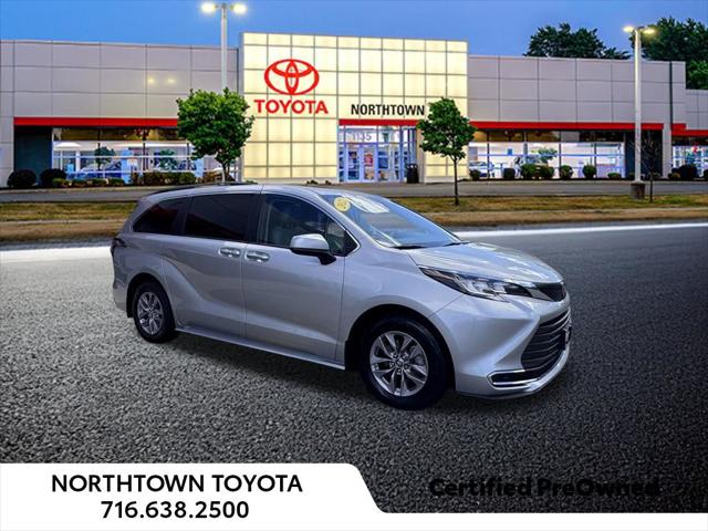 2022 Toyota Sienna LE