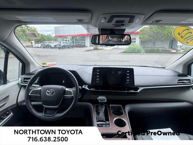 2022 Toyota Sienna LE
