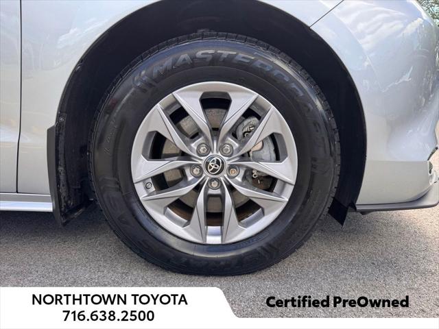 2022 Toyota Sienna LE