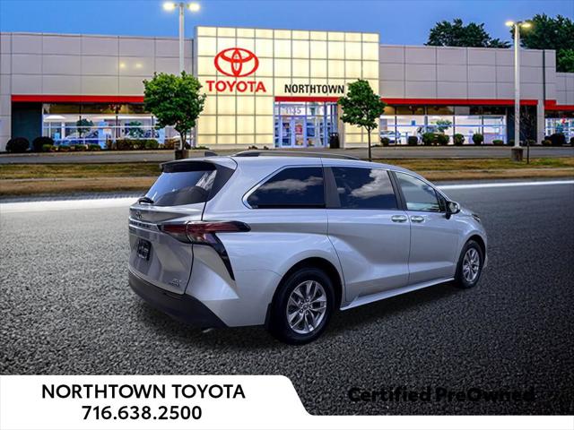 2022 Toyota Sienna LE