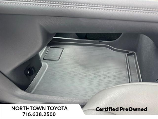 2022 Toyota Sienna LE