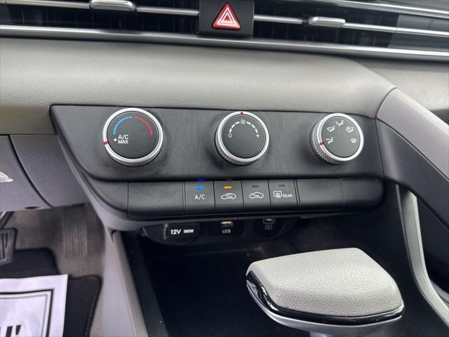 2024 Hyundai Elantra SE
