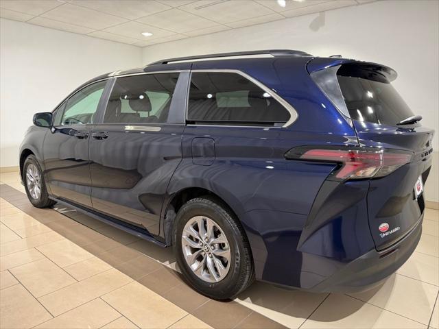 2025 Toyota Sienna LE