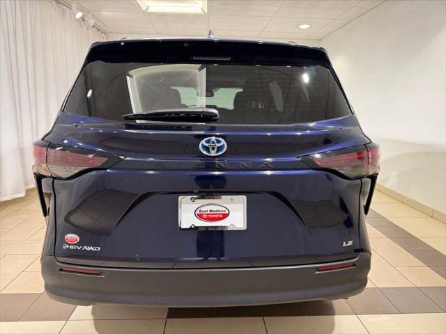 2025 Toyota Sienna LE