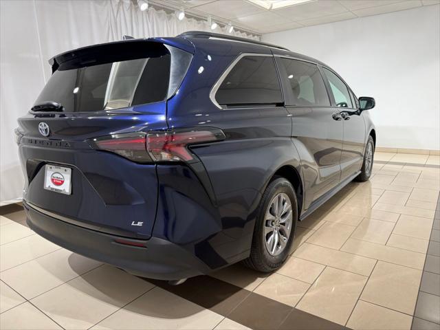 2025 Toyota Sienna LE